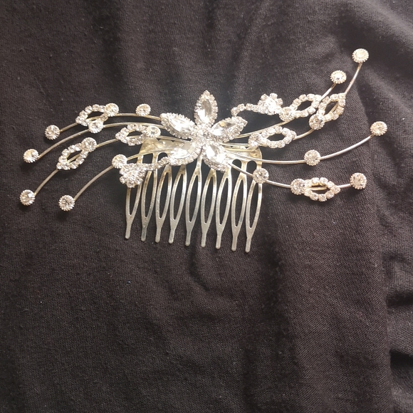 Claire's Accessories - Floral crystal hair comb